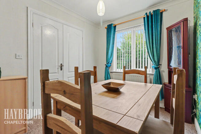 4 bed Detached for sale Image 9
