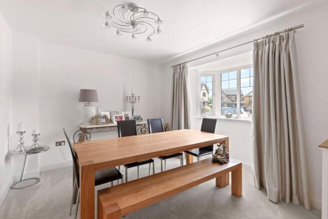 5 bed Detached for sale Image 9
