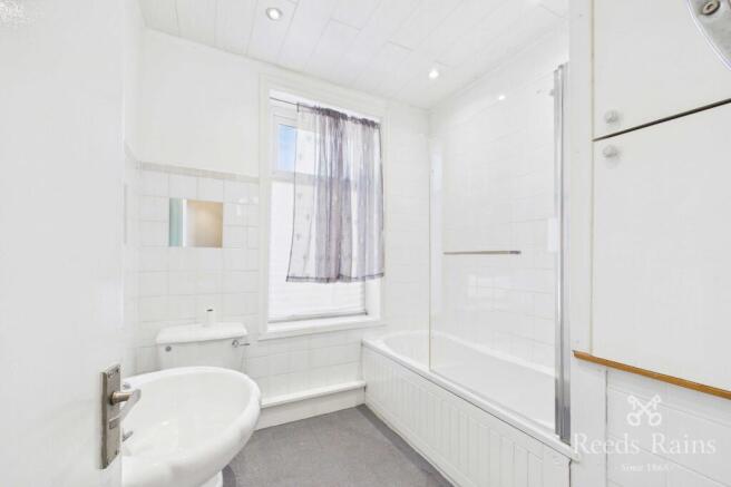 2 bed Terraced to rent Image 9