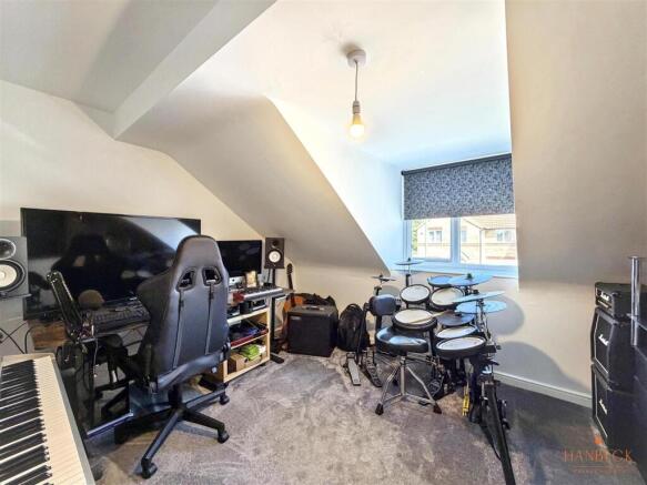 3 bed Semi-Detached for sale Image 12