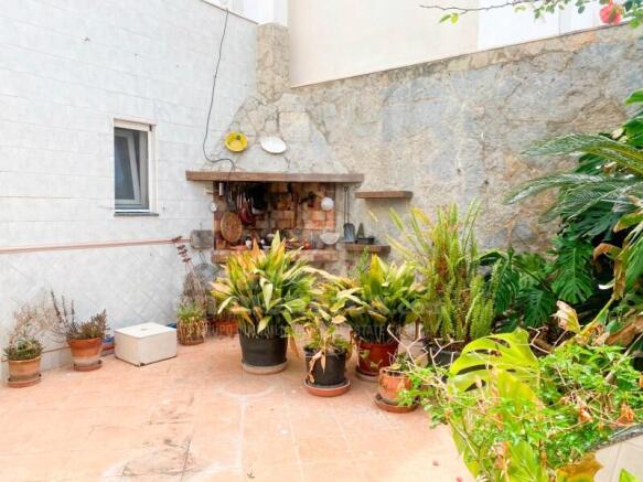 Ground floor house with large patio in Es Castell