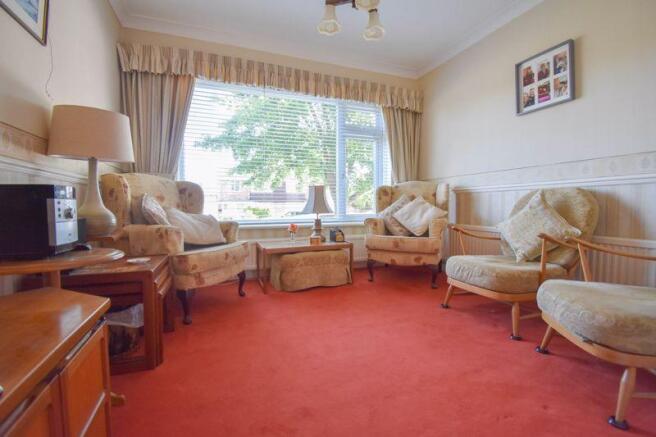 Bedroom/Sittin...