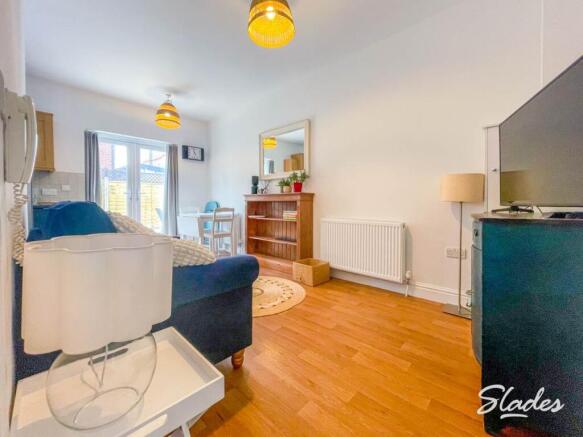 flat 2 woodside loun