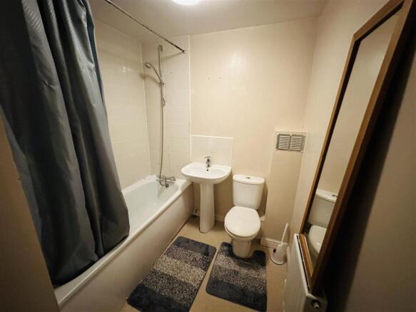 3 bed Terraced for sale Image 12