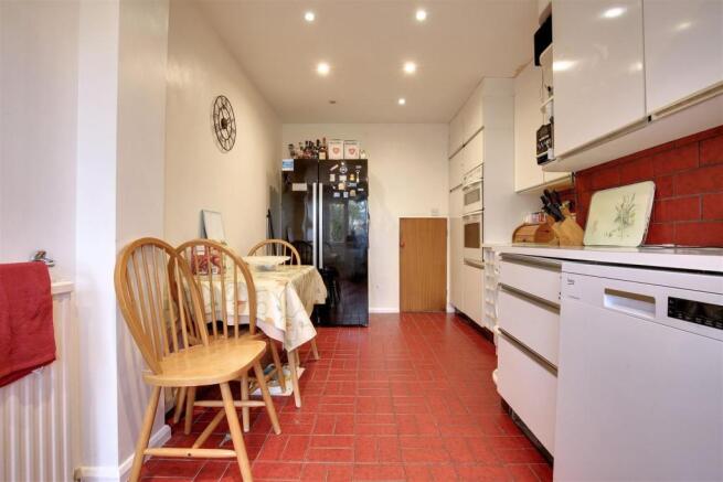 Kitchen 2.jpg