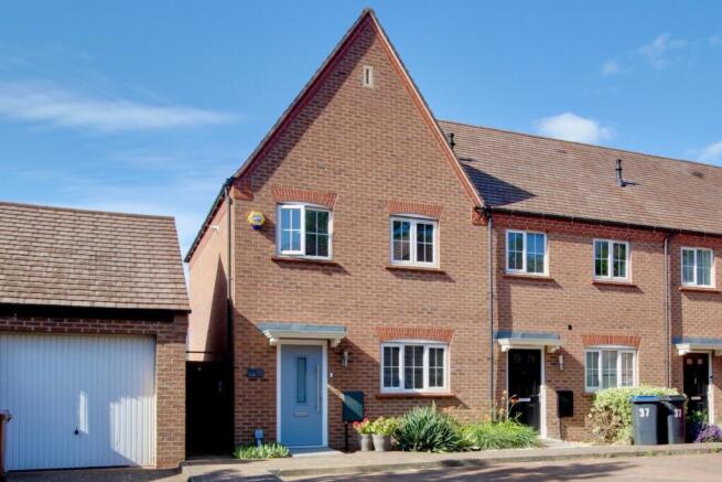 View of Property at the Front - Gus Critchlow EweM