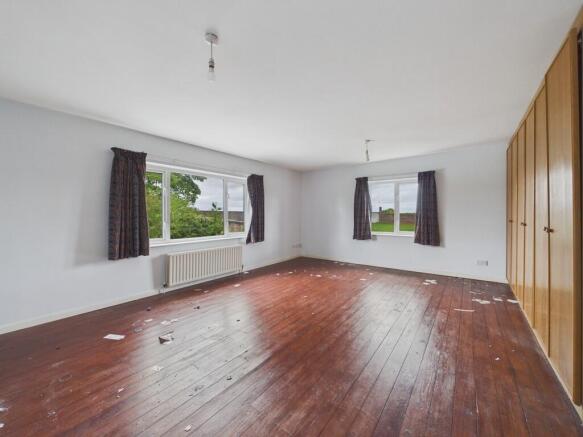 6 bed Detached for sale Image 11