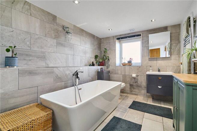 4 bed Link Detached House for sale Image 12
