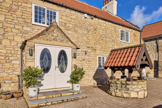 4 bed Detached for sale Image 8