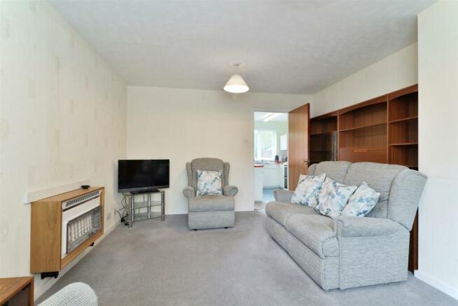 3 Rowland Close - (4).jpg