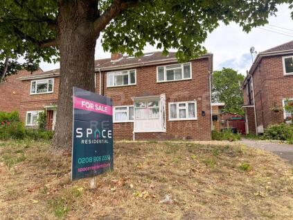 Stylish Three Bedroom Home | High Specification | Private Garden | Bespoke Interiors