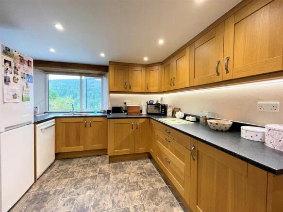 kitchen 2.jpg