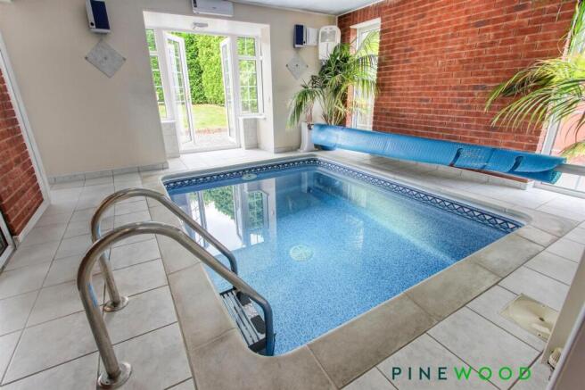 SWIMMING POOL ROOM