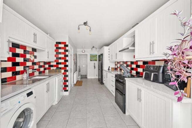 4 bed Detached for sale Image 5