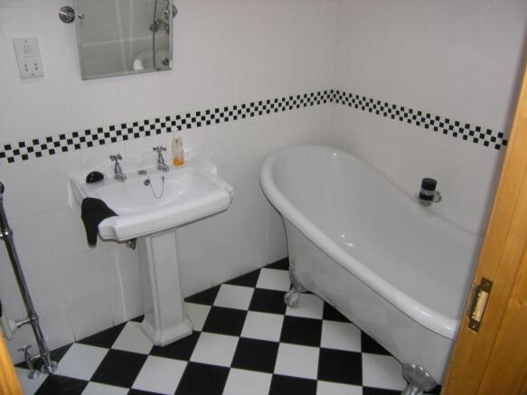 Ground floor bathroo