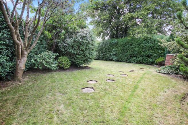 SIDE GARDEN