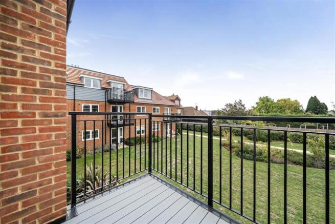 Bond Lodge, Rainham, Gillingham, Kent photo 4