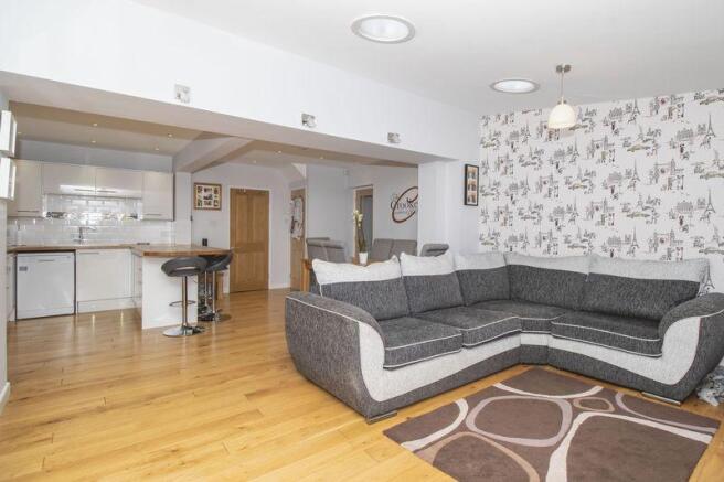 Open plan fami...