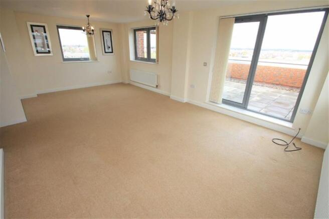 LOUNGE/DINING ROOM