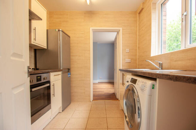 3 bed Semi-Detached to rent Image 9