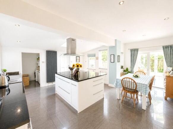 4 bed Semi-Detached for sale Image 4