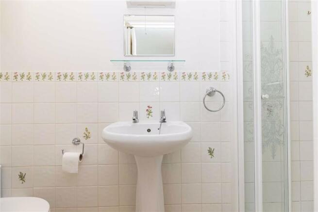 EN-SUITE SHOWER ROOM