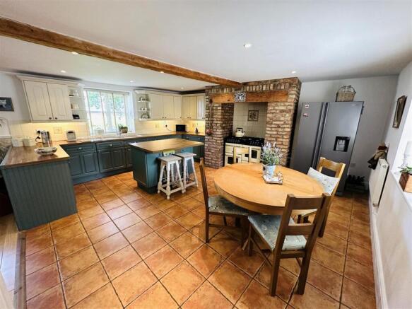5 bed Barn Conversion for sale Image 12
