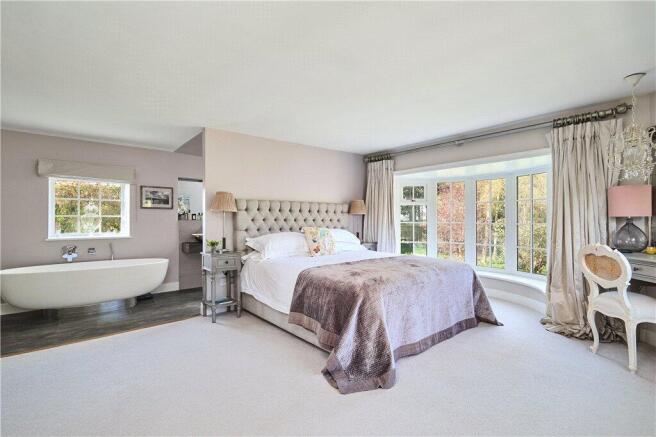 4 bed Semi-Detached for sale Image 5