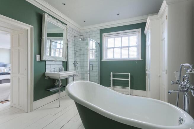 6 bed Semi-Detached for sale Image 8