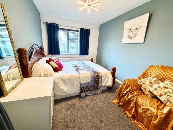 4 bed Semi-Detached for sale Image 12