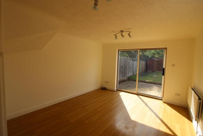 5 avenue living spac