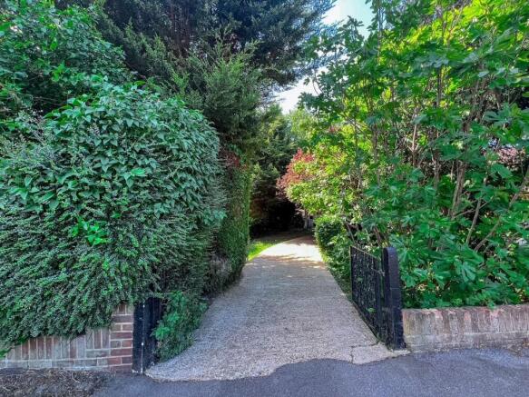 Park Way, West Molesey, KT8 photo 4