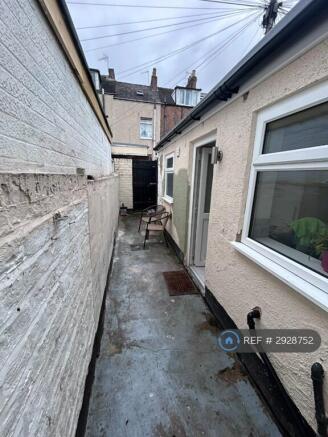 2 bed Terraced to rent Image 9