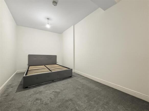 Flat 6 bedroom 1.jpeg