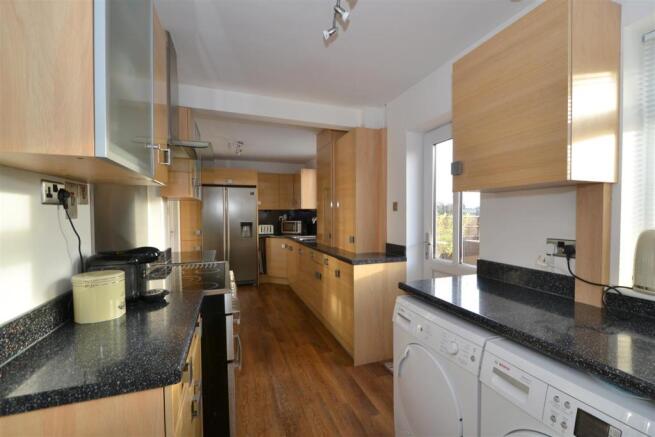 kitchen 2.jpg