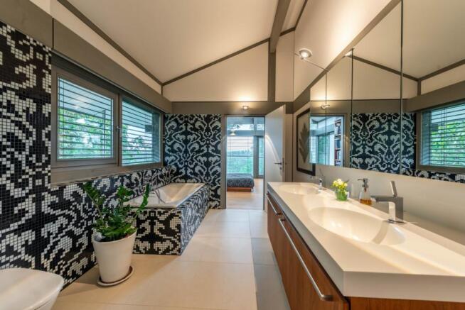 En Suite Bathroom