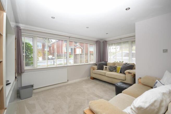 LOUNGE/DINING AREA
