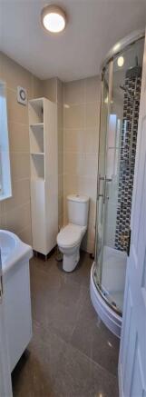 En-Suite to Bedroom 1