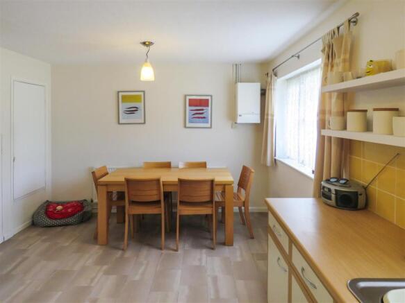 Kitchen 3.JPG