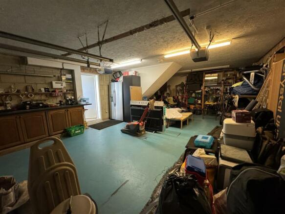 DOUBLE GARAGE