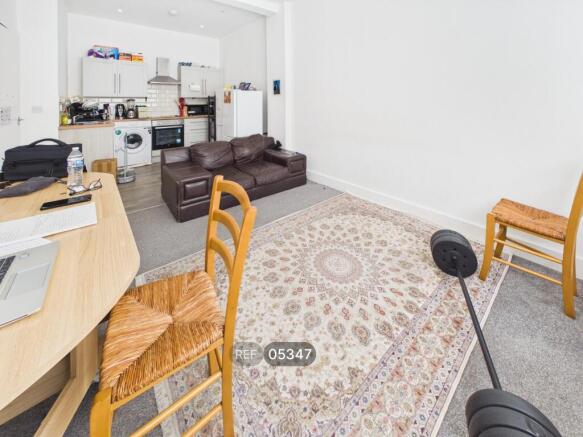 1 bed Flat to rent Image 4