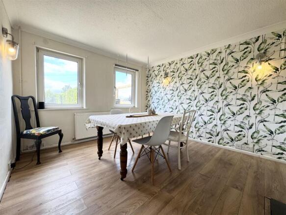 3 bed Semi-Detached for sale Image 7