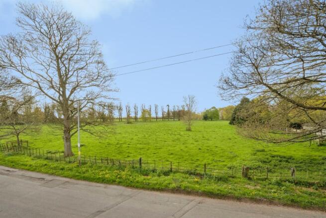 4 bed Detached for sale Image 6