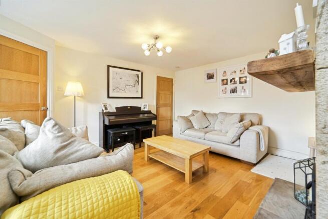 3 bed Semi-Detached for sale Image 8