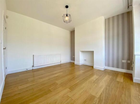 3 bed Semi-Detached to rent Image 8