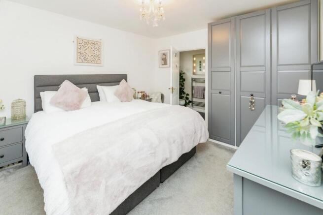 4 bed Semi-Detached for sale Image 4