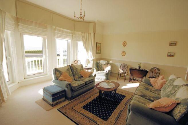 Lounge/ Dining Room