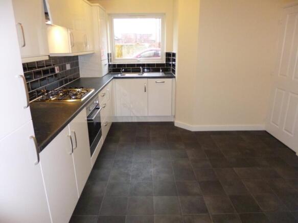 3 bed Town House to rent Image 2