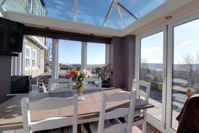 5 bed Detached for sale Image 11