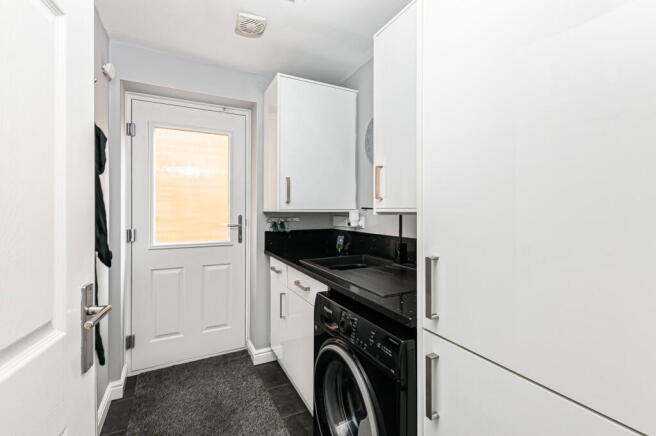 4 bed Detached for sale Image 7